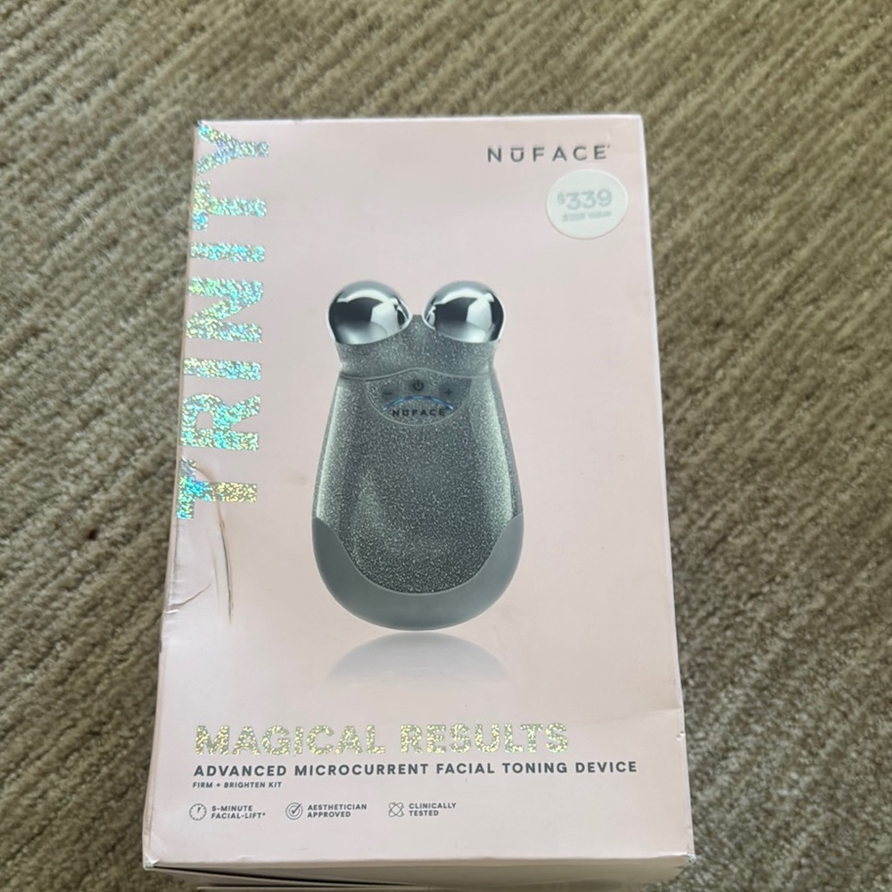 NuFACE Trinity Facial Toning Device - Silver